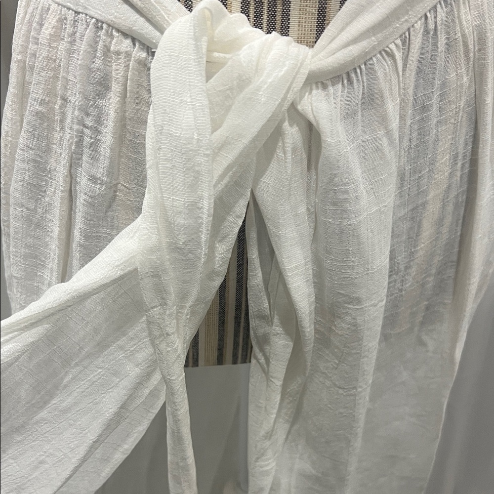 Elegant White Women's Skirt - Picture 3 of 5